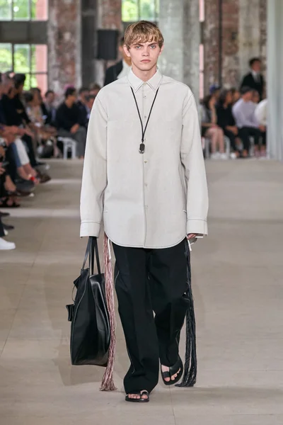 Look 37